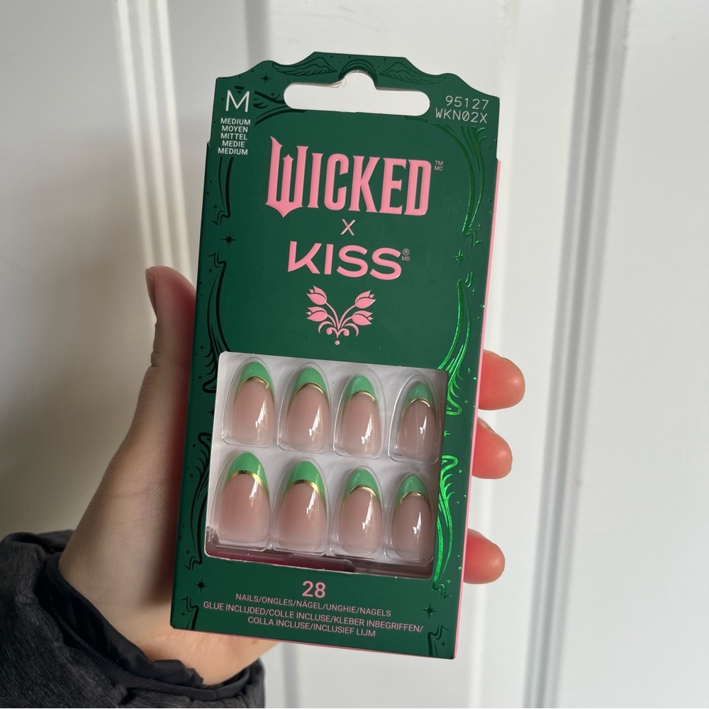 Wicked x Kiss Nails Set!